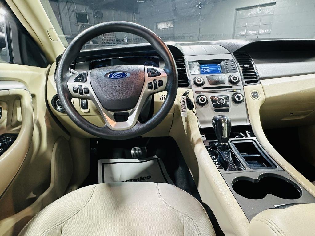 Ford Taurus SE FWD 2017