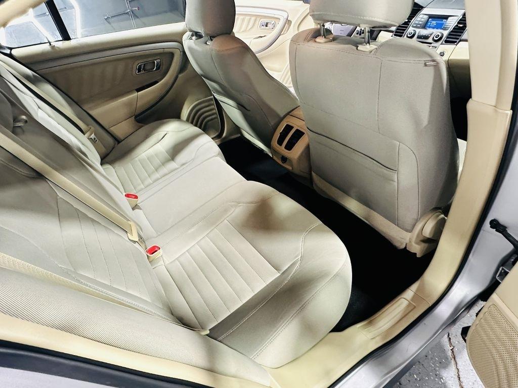 Ford Taurus SE FWD 2017