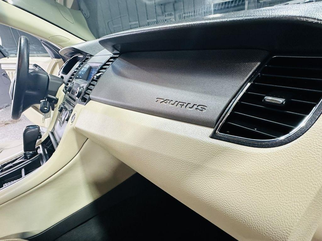 Ford Taurus SE FWD 2017