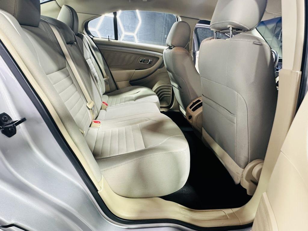 Ford Taurus SE FWD 2017