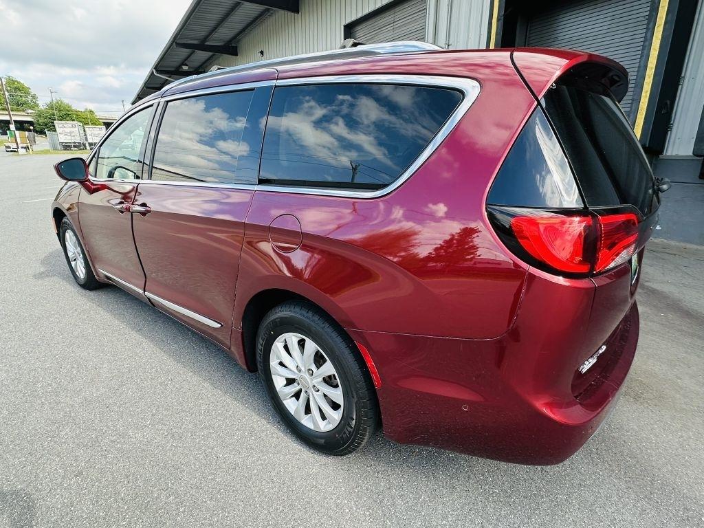 Chrysler Pacifica photo 4