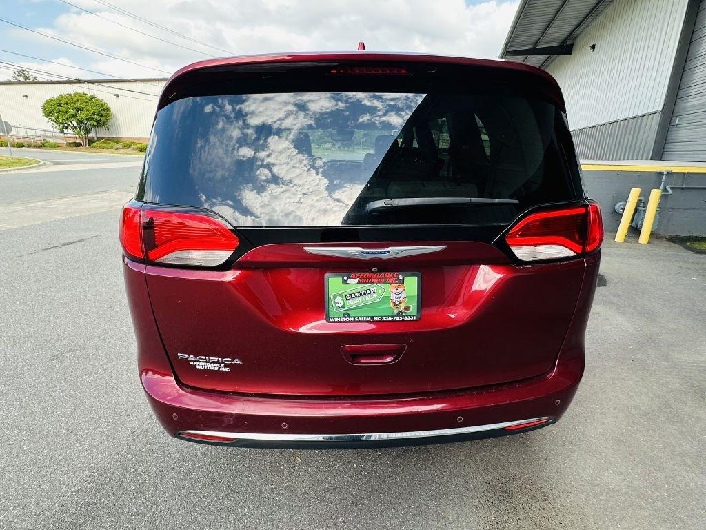 Chrysler Pacifica photo 5
