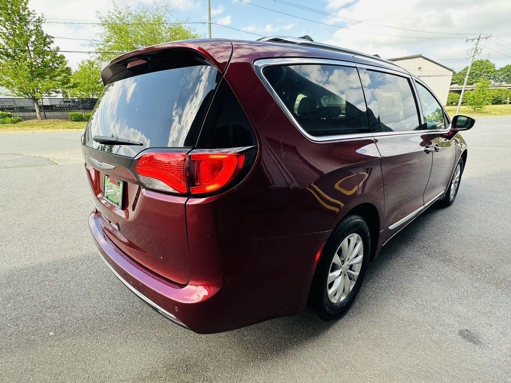 Chrysler Pacifica photo 6