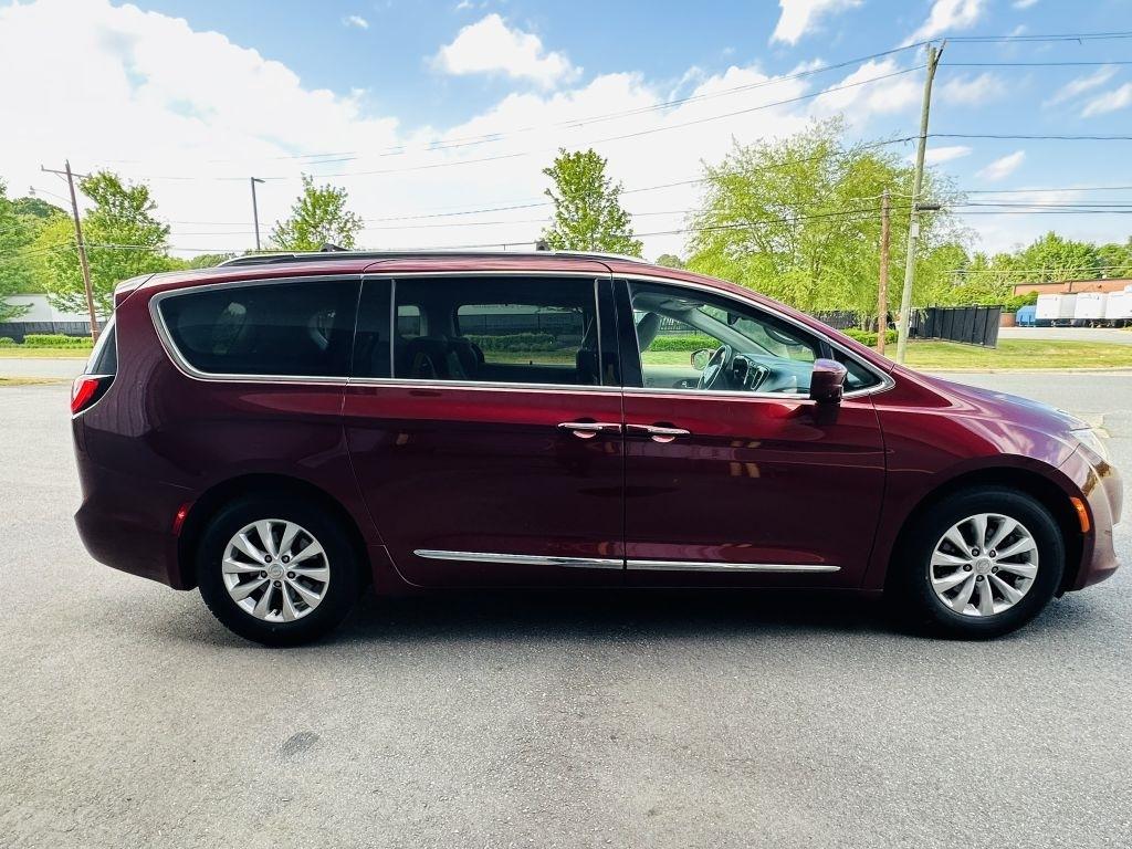 Chrysler Pacifica photo 7