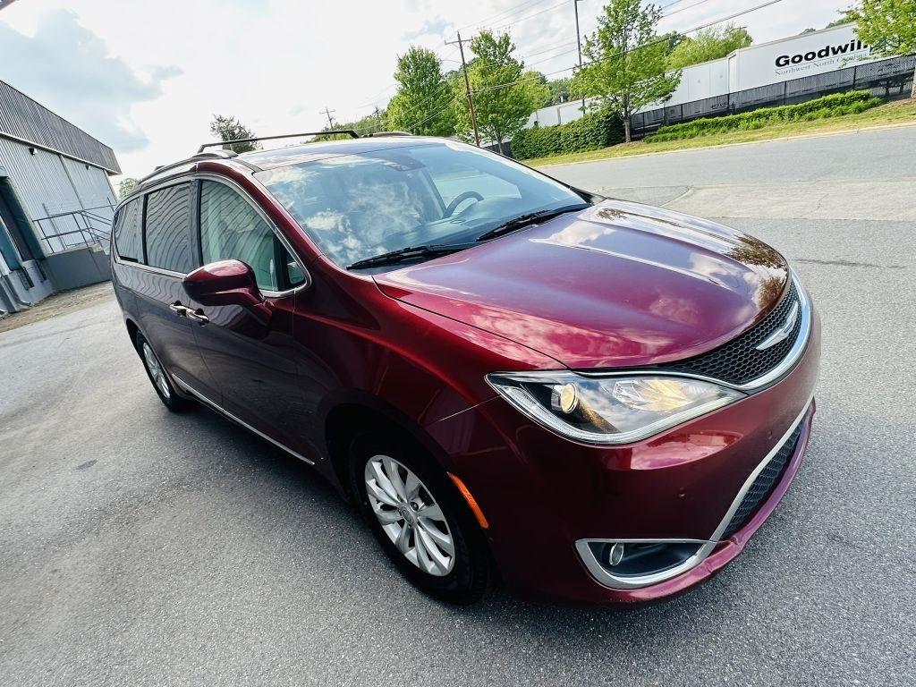 Chrysler Pacifica photo 8