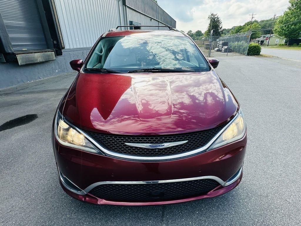 Chrysler Pacifica photo 10