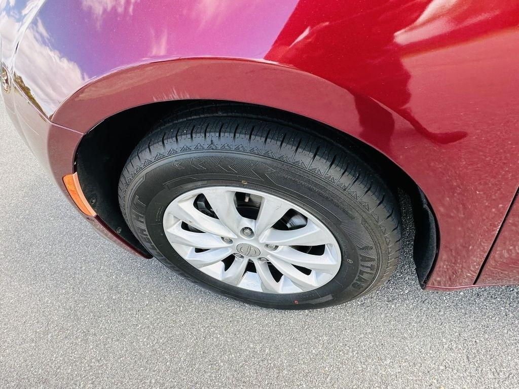 Chrysler Pacifica photo 11