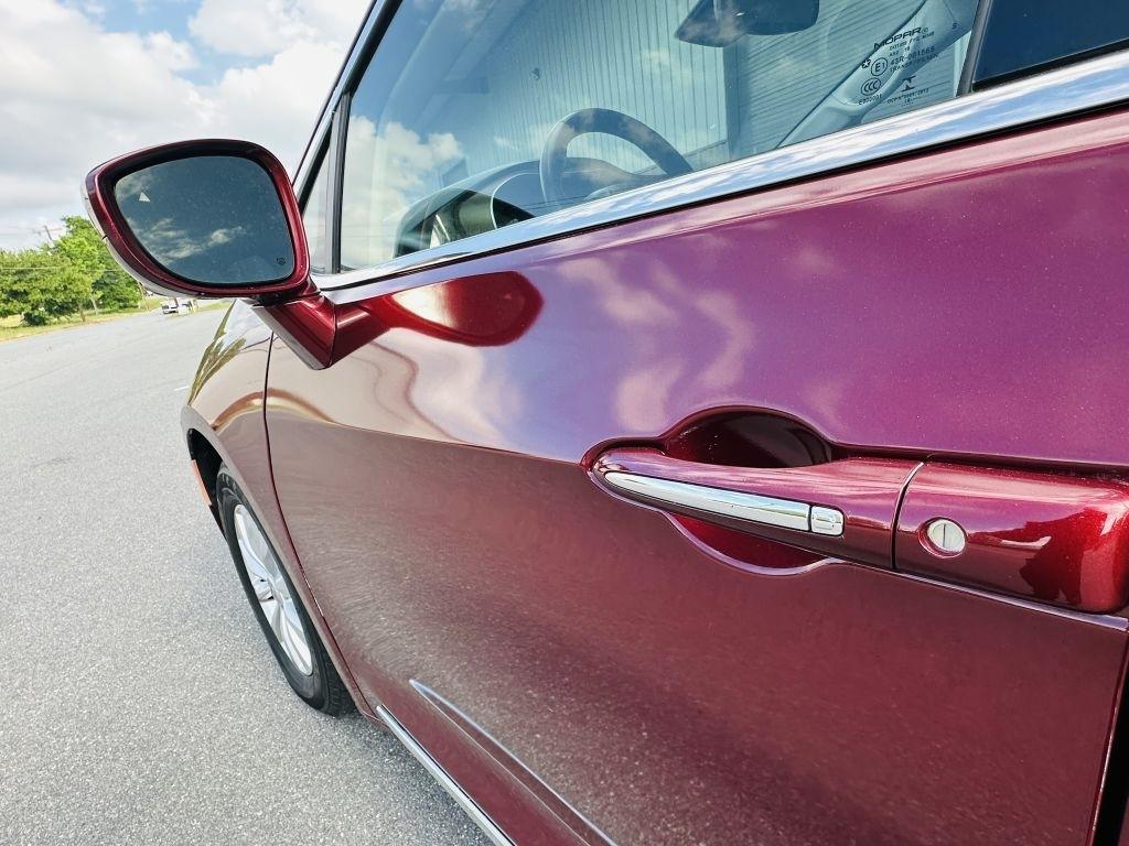 Chrysler Pacifica photo 12
