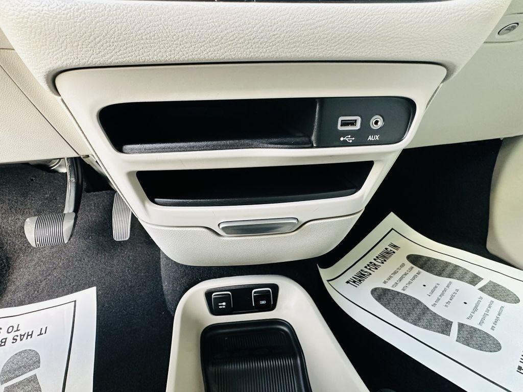 Chrysler Pacifica photo 17
