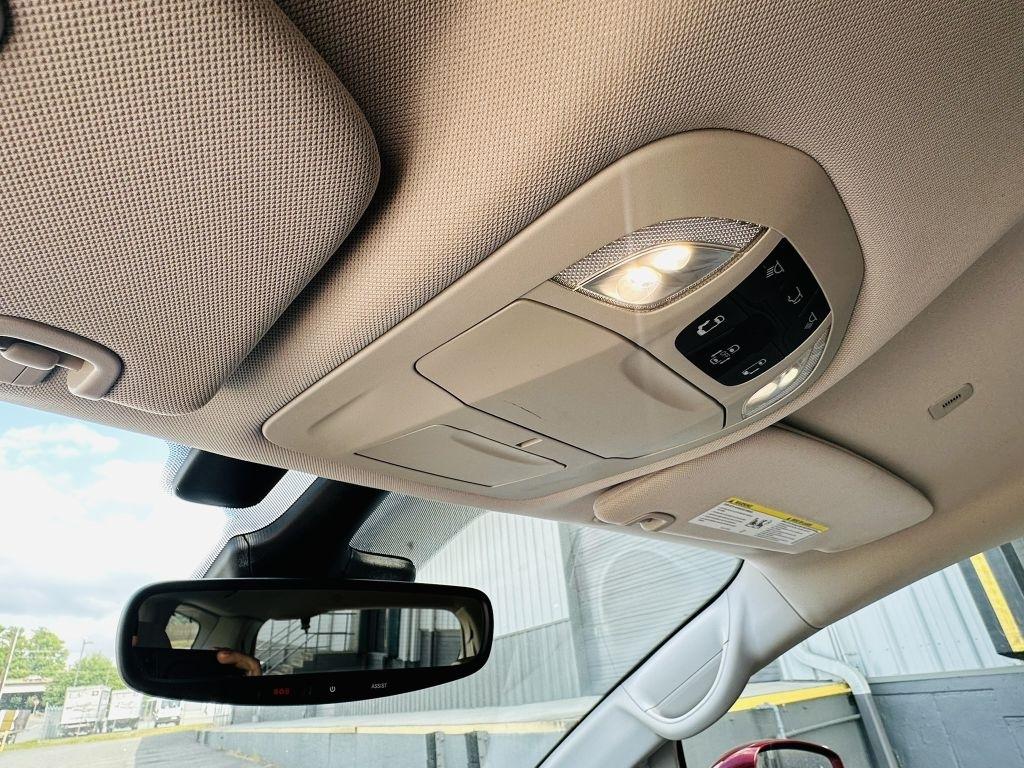 Chrysler Pacifica photo 20