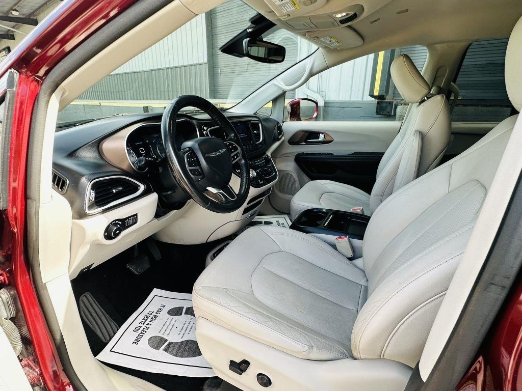 Chrysler Pacifica photo 21