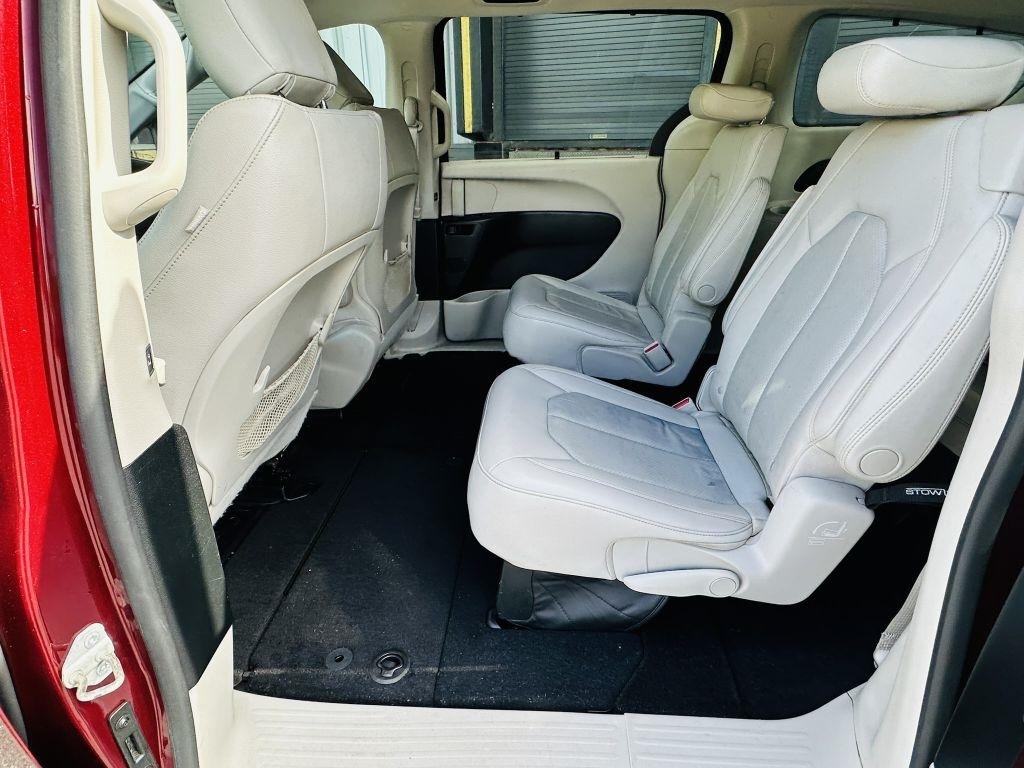 Chrysler Pacifica photo 22