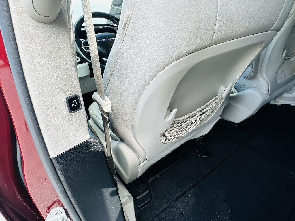 Chrysler Pacifica photo 23
