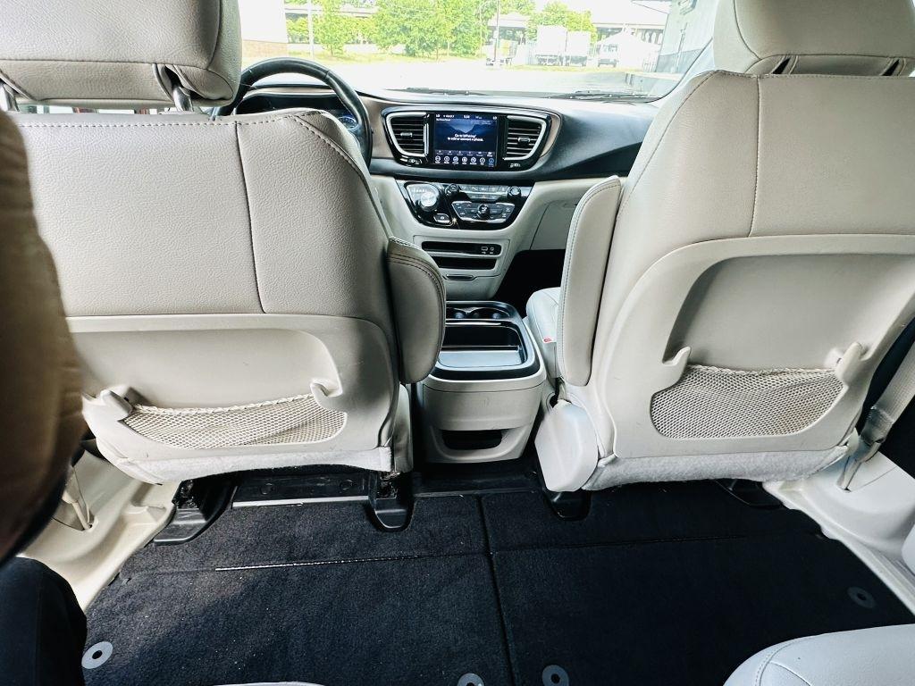 Chrysler Pacifica photo 25