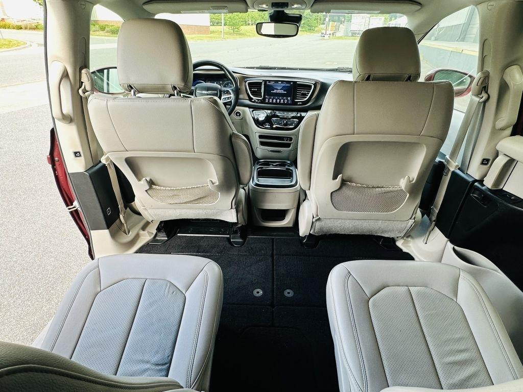 Chrysler Pacifica photo 26