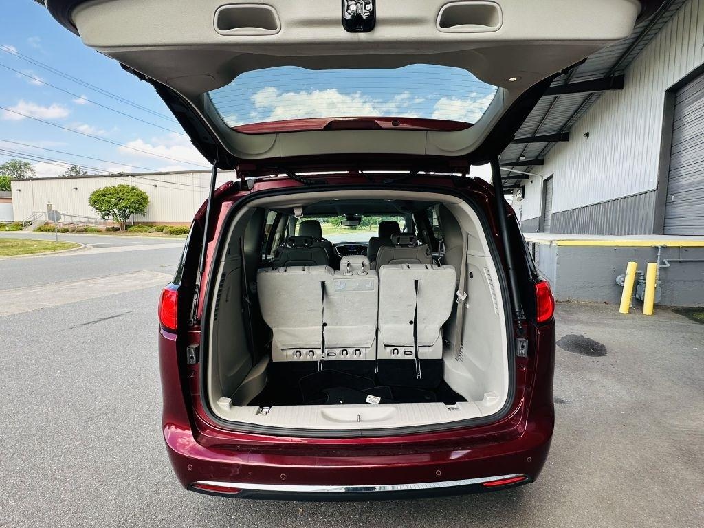 Chrysler Pacifica photo 28