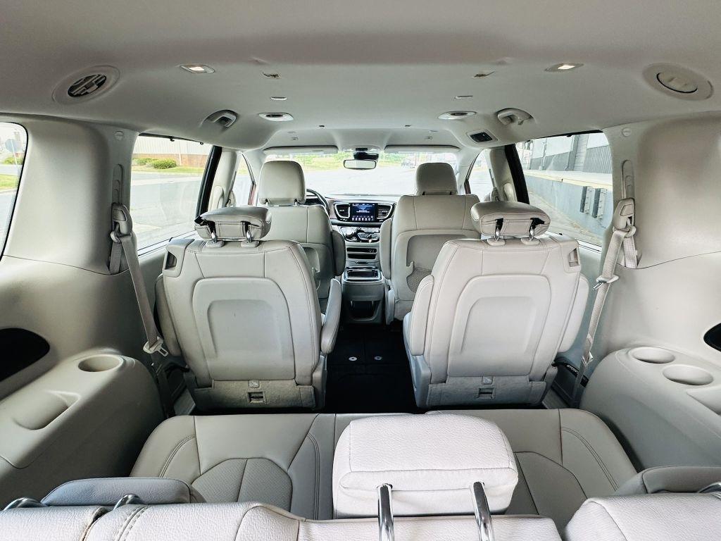 Chrysler Pacifica photo 30