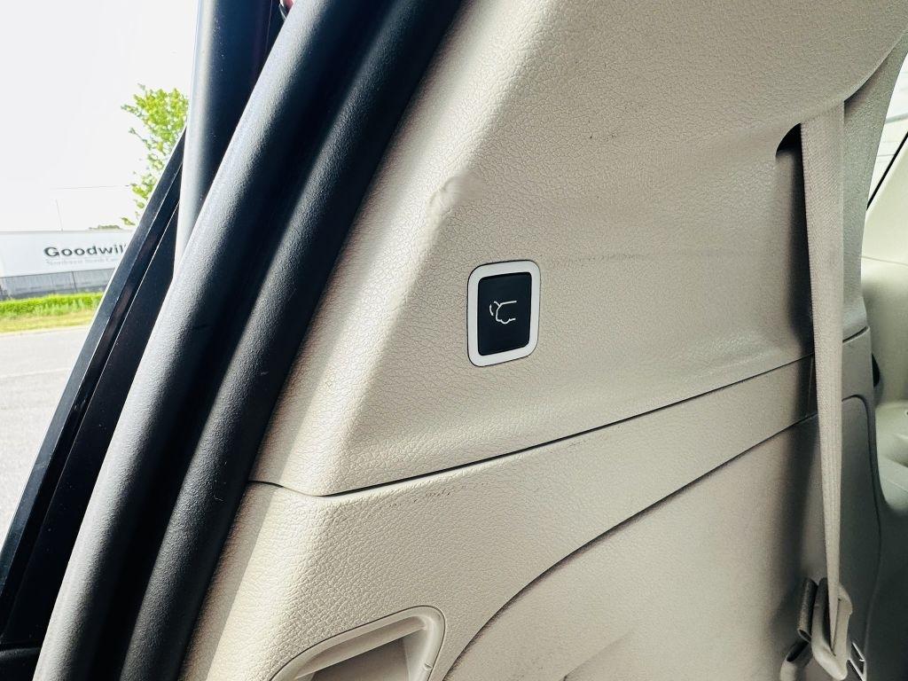 Chrysler Pacifica photo 31