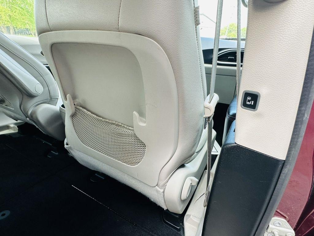Chrysler Pacifica photo 34