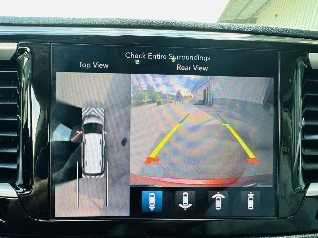Chrysler Pacifica photo 36