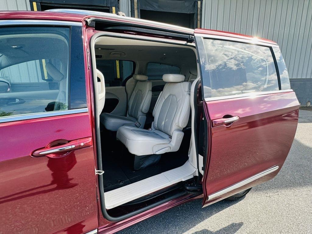 Chrysler Pacifica photo 37
