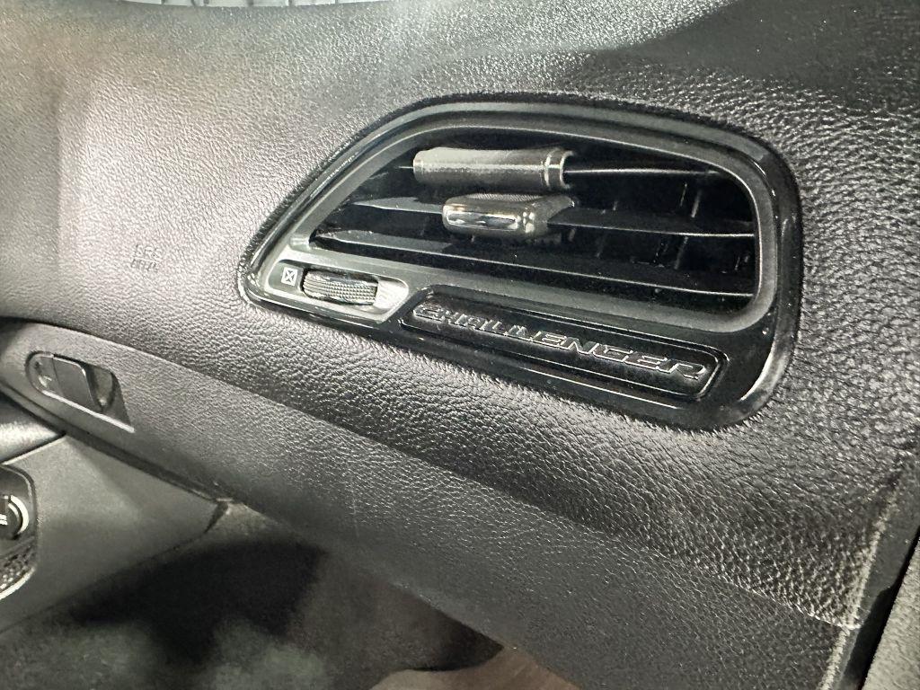 Dodge Challenger SXT 2021