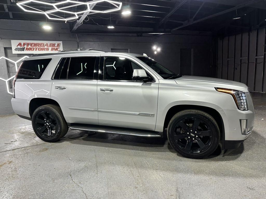 Cadillac Escalade Luxury 4WD 2017