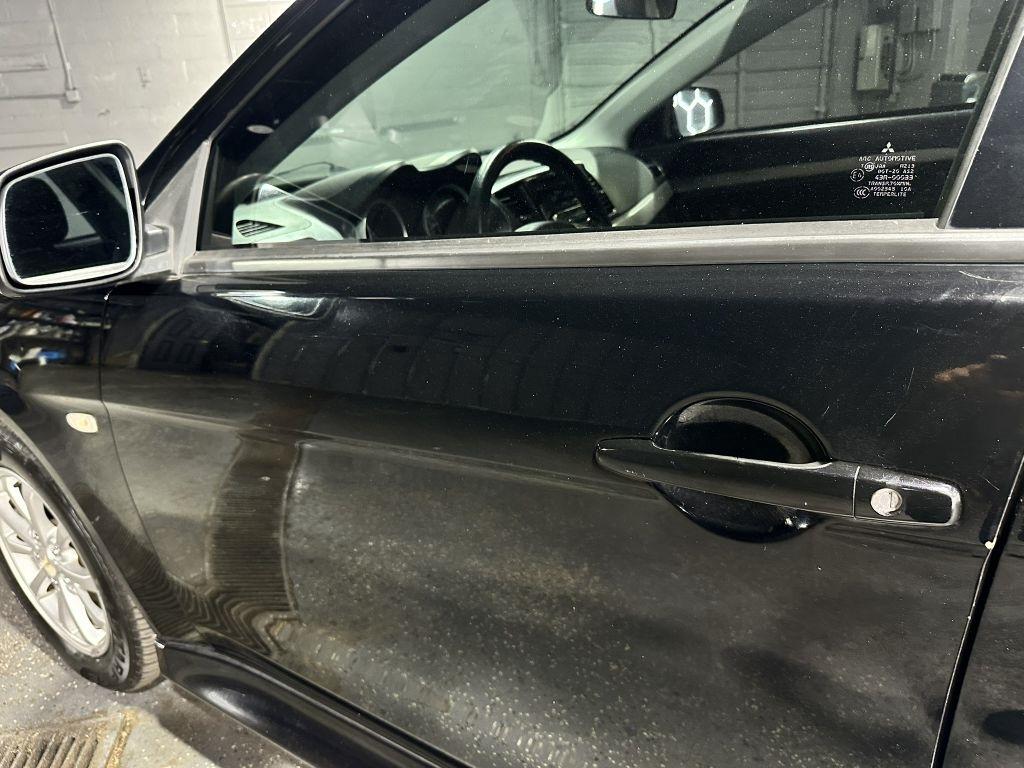 Mitsubishi Lancer ES 2014