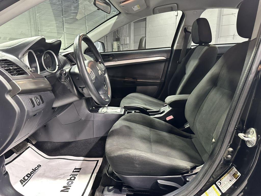 Mitsubishi Lancer ES 2014