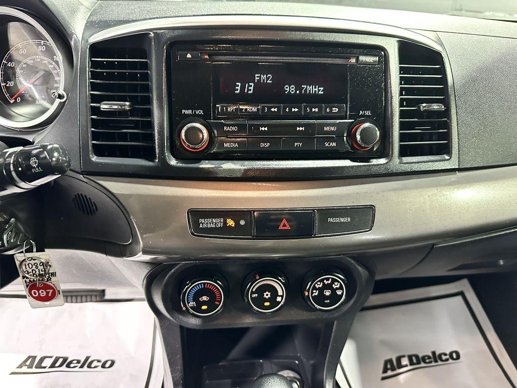 Mitsubishi Lancer ES 2014
