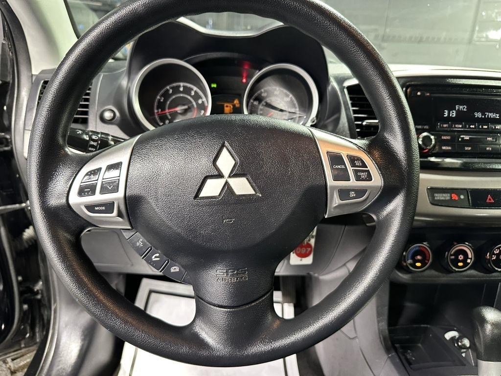 Mitsubishi Lancer ES 2014