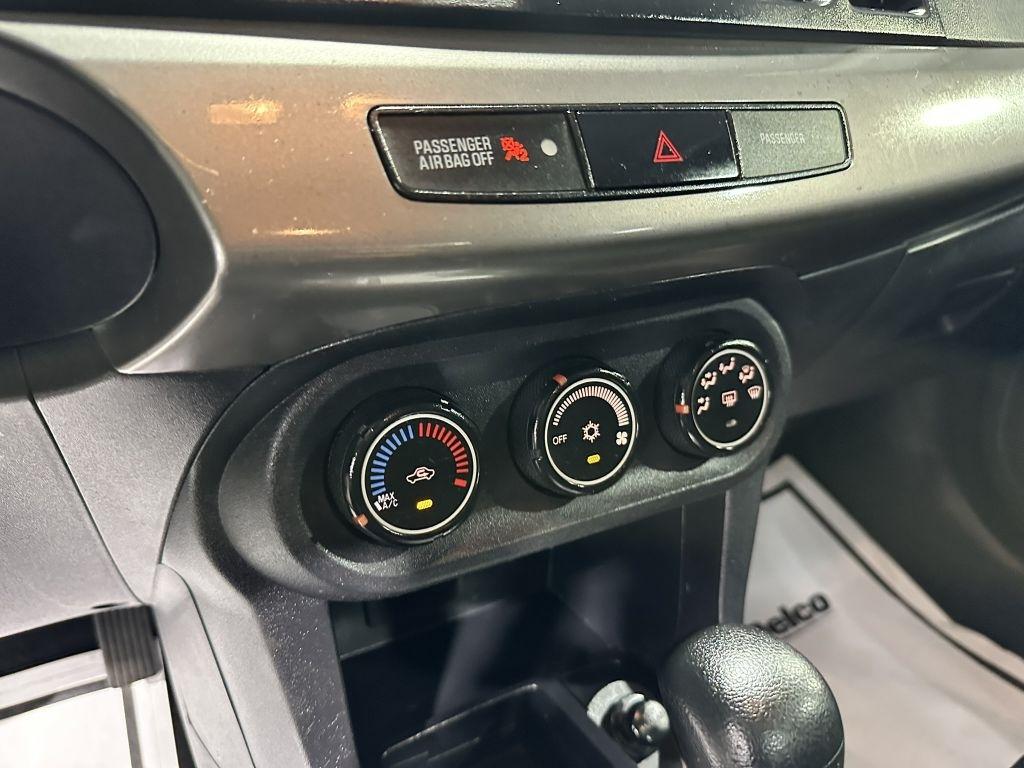 Mitsubishi Lancer ES 2014