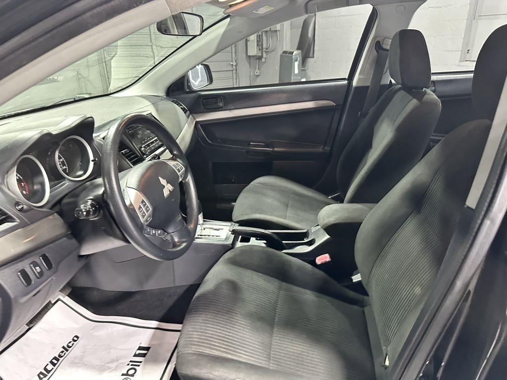 Mitsubishi Lancer ES 2014