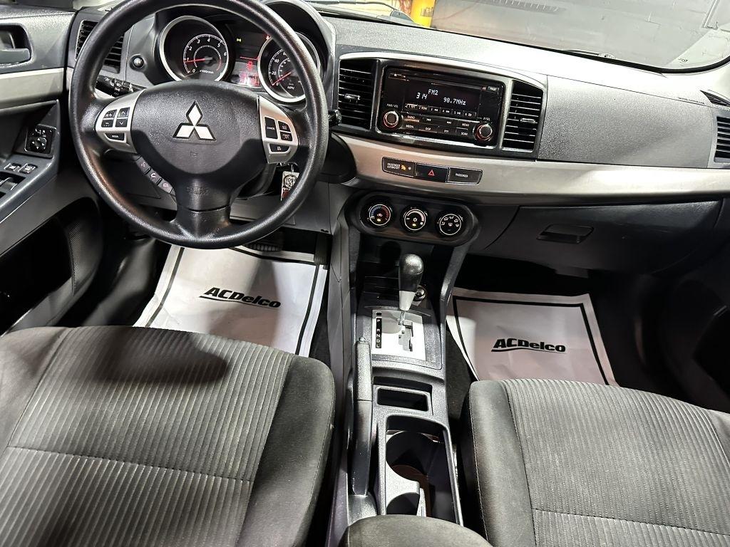 Mitsubishi Lancer ES 2014