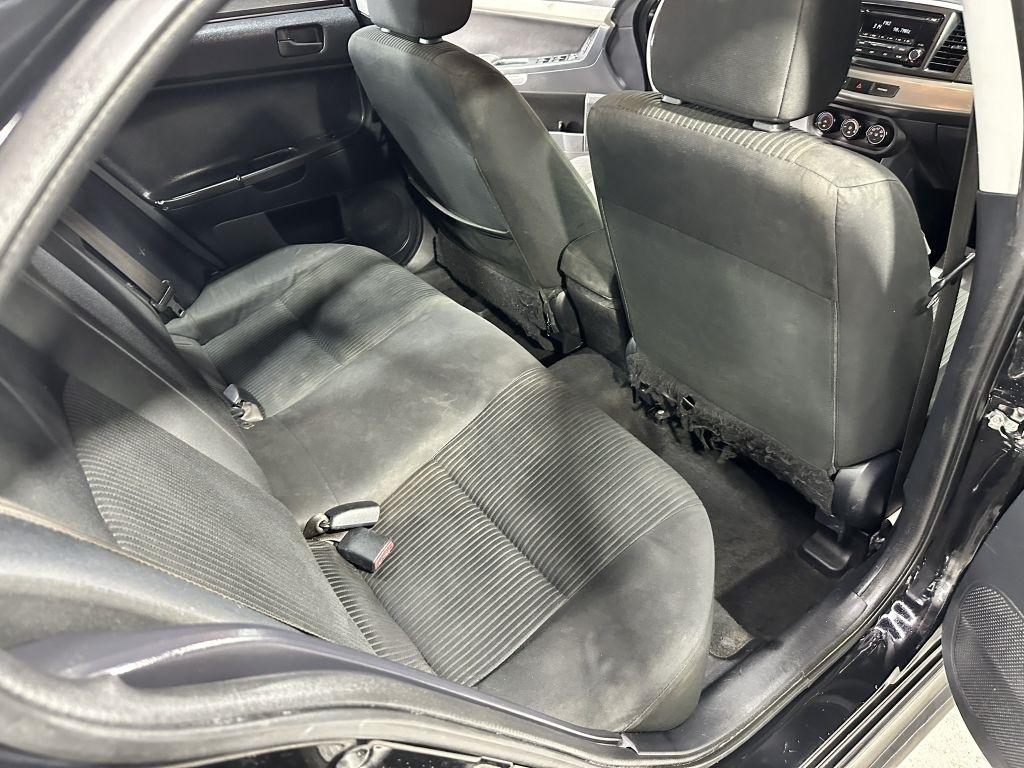Mitsubishi Lancer ES 2014