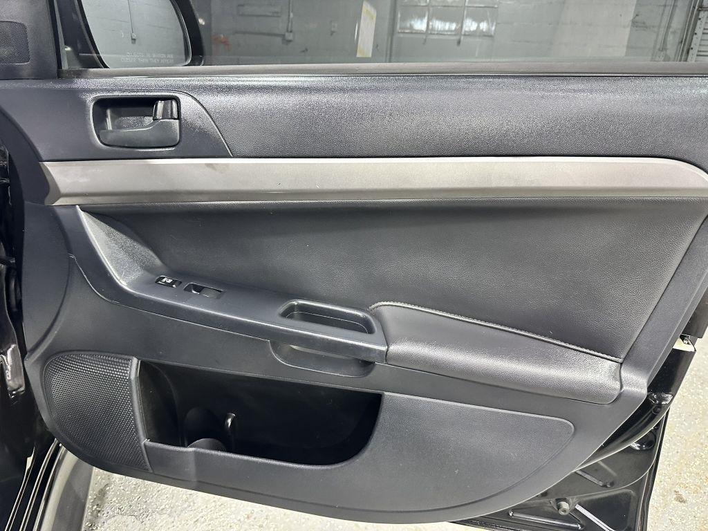 Mitsubishi Lancer ES 2014
