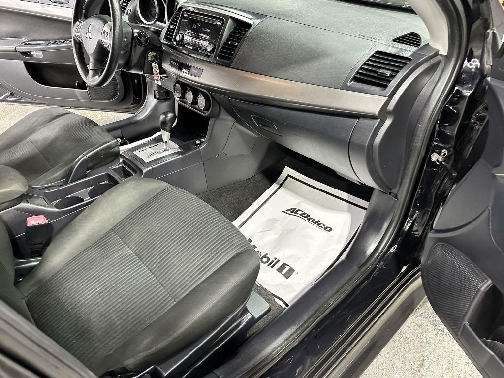 Mitsubishi Lancer ES 2014