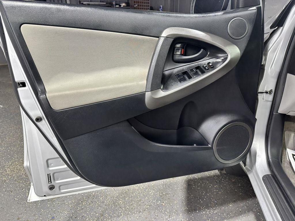 Toyota RAV4 Base I4 4WD 2010