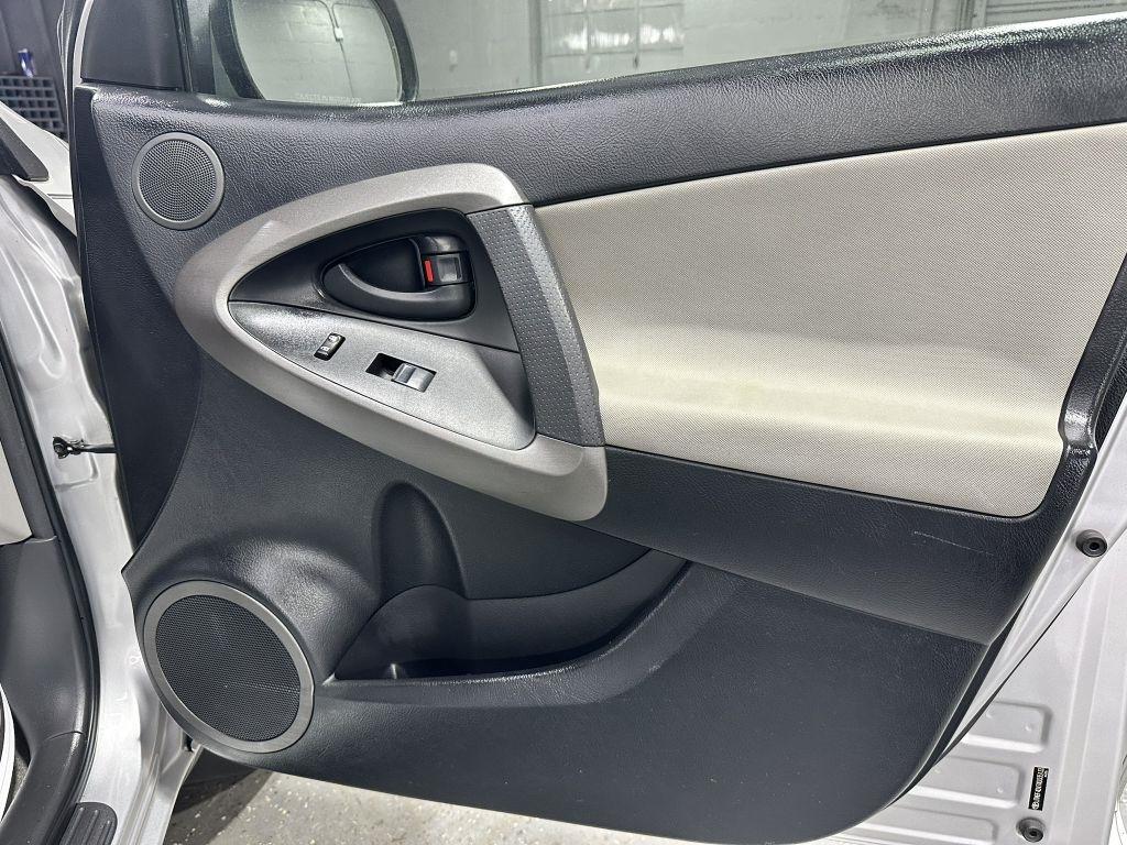 Toyota RAV4 Base I4 4WD 2010
