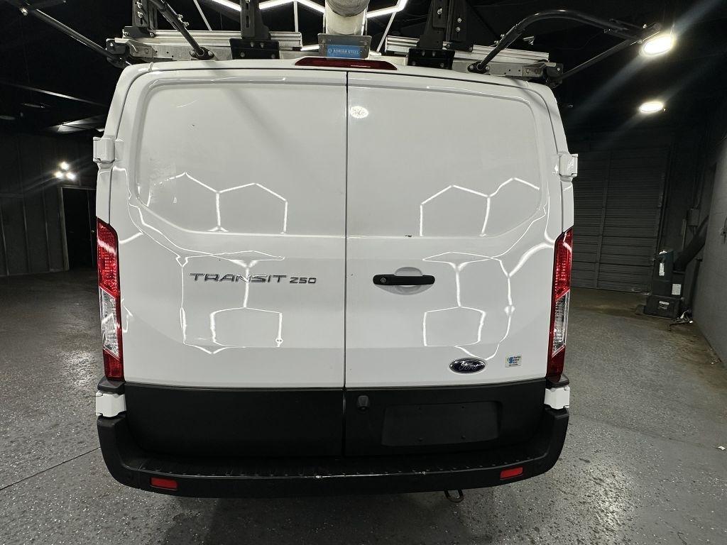 Ford Transit 250 Van Low Roof w/Sliding Pass. 130-in. WB 2020