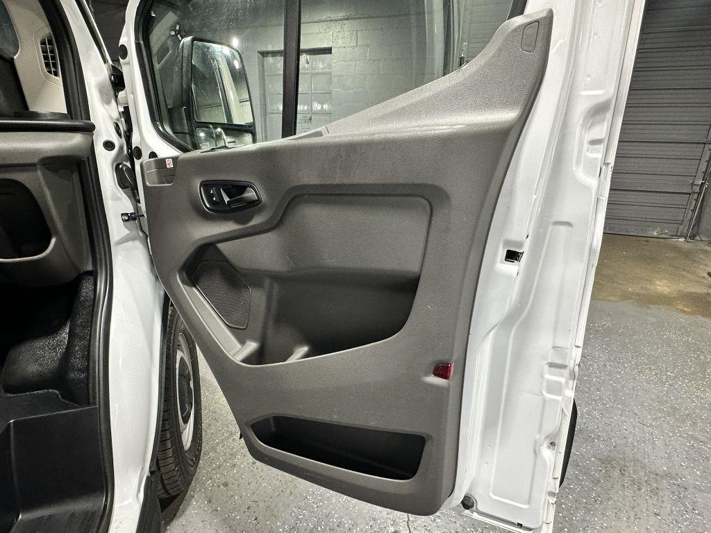 Ford Transit 250 Van Low Roof w/Sliding Pass. 130-in. WB 2020