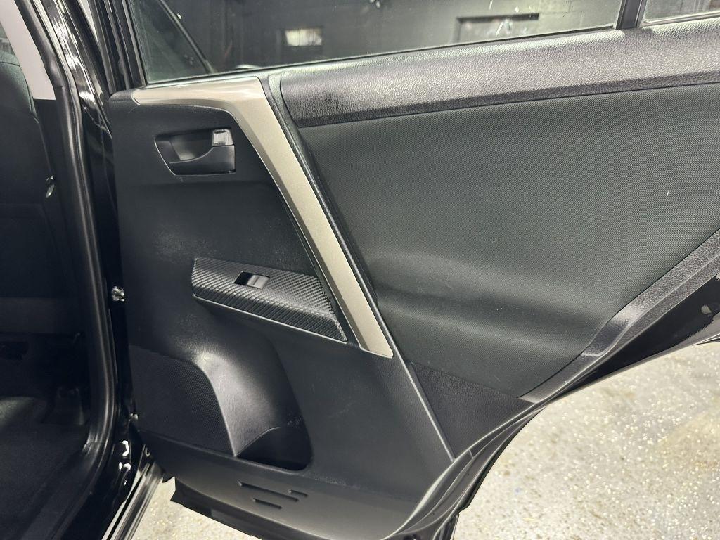 Toyota RAV4 LE AWD 2015