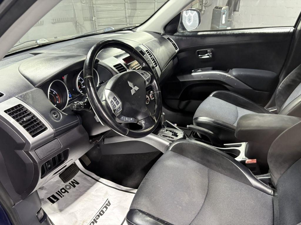 Mitsubishi Outlander SE 4WD 2010