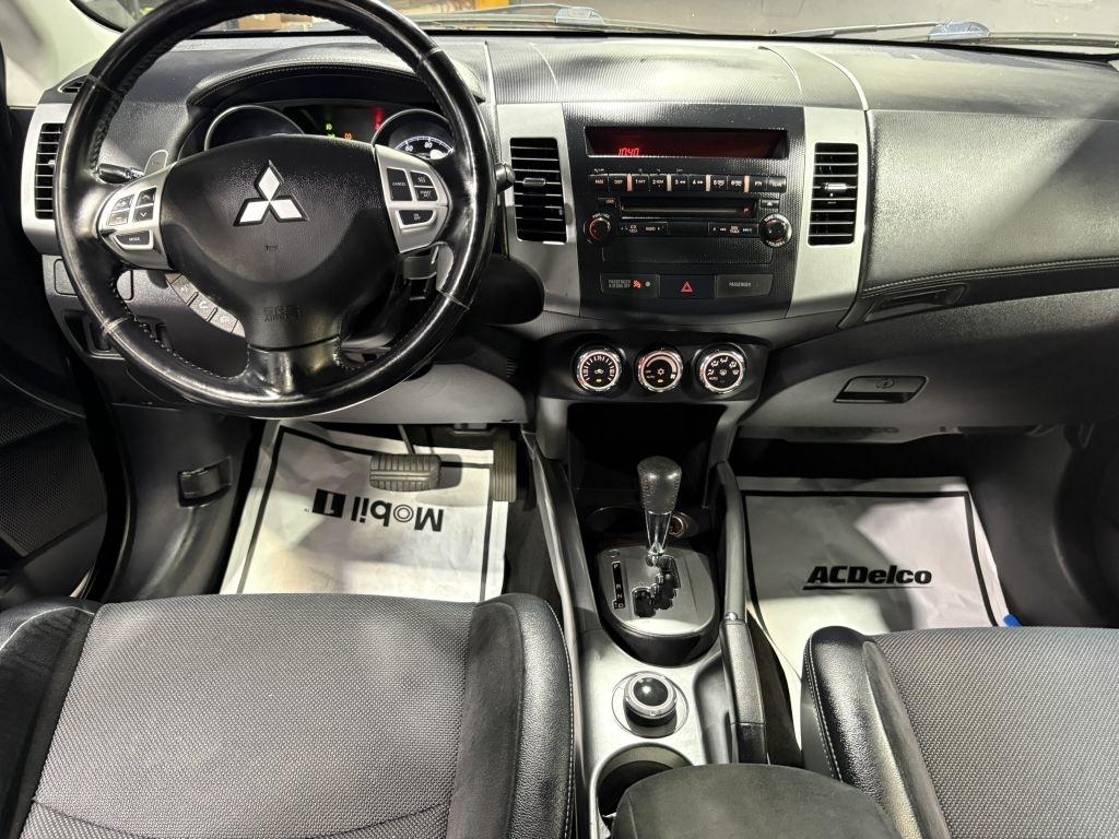 Mitsubishi Outlander SE 4WD 2010