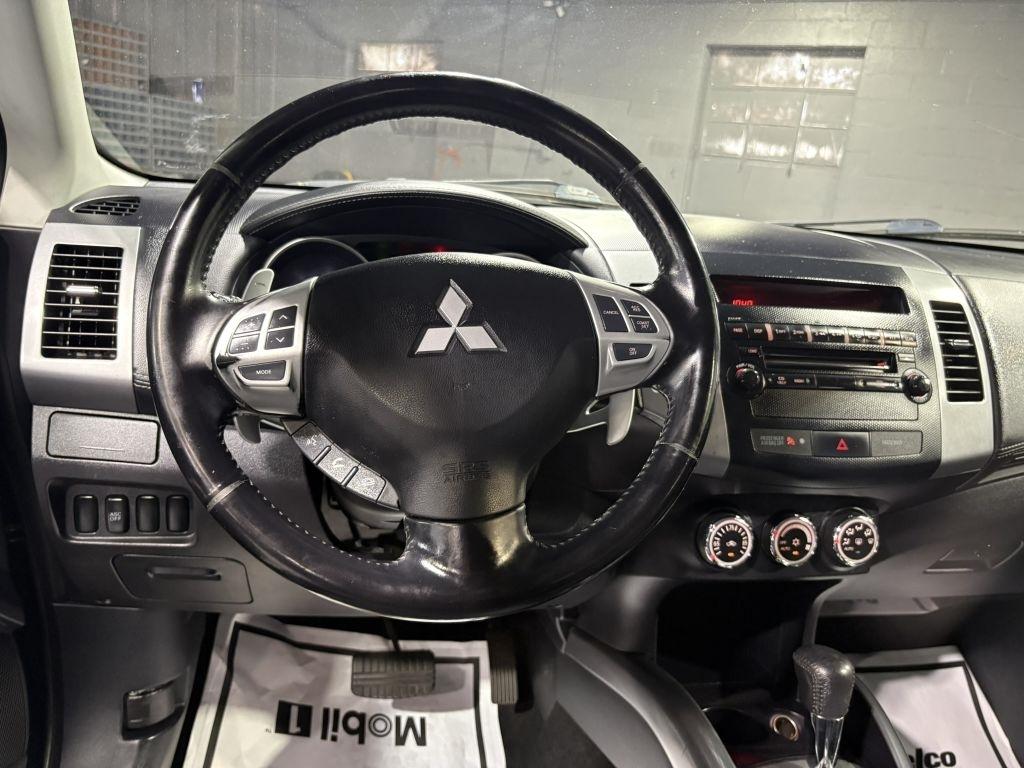 Mitsubishi Outlander SE 4WD 2010