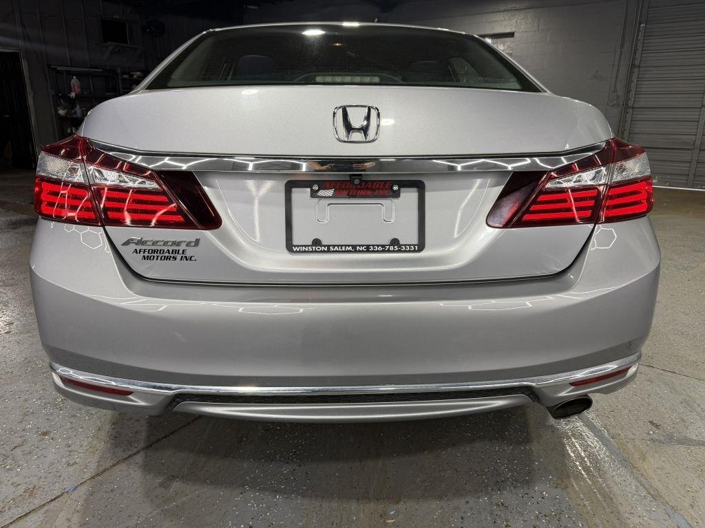 Honda Accord LX Sedan 6-Spd MT 2017
