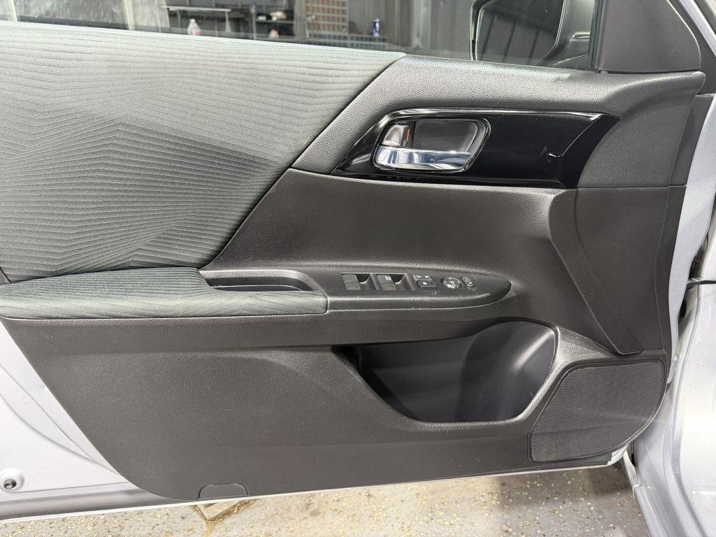 Honda Accord LX Sedan 6-Spd MT 2017
