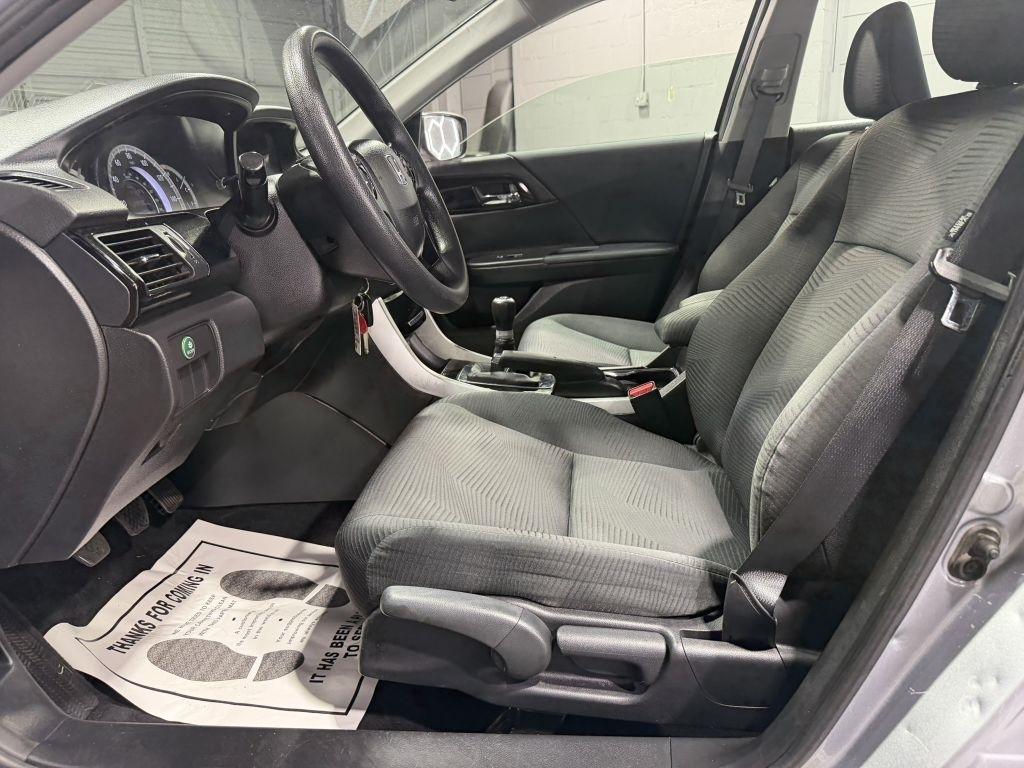 Honda Accord LX Sedan 6-Spd MT 2017