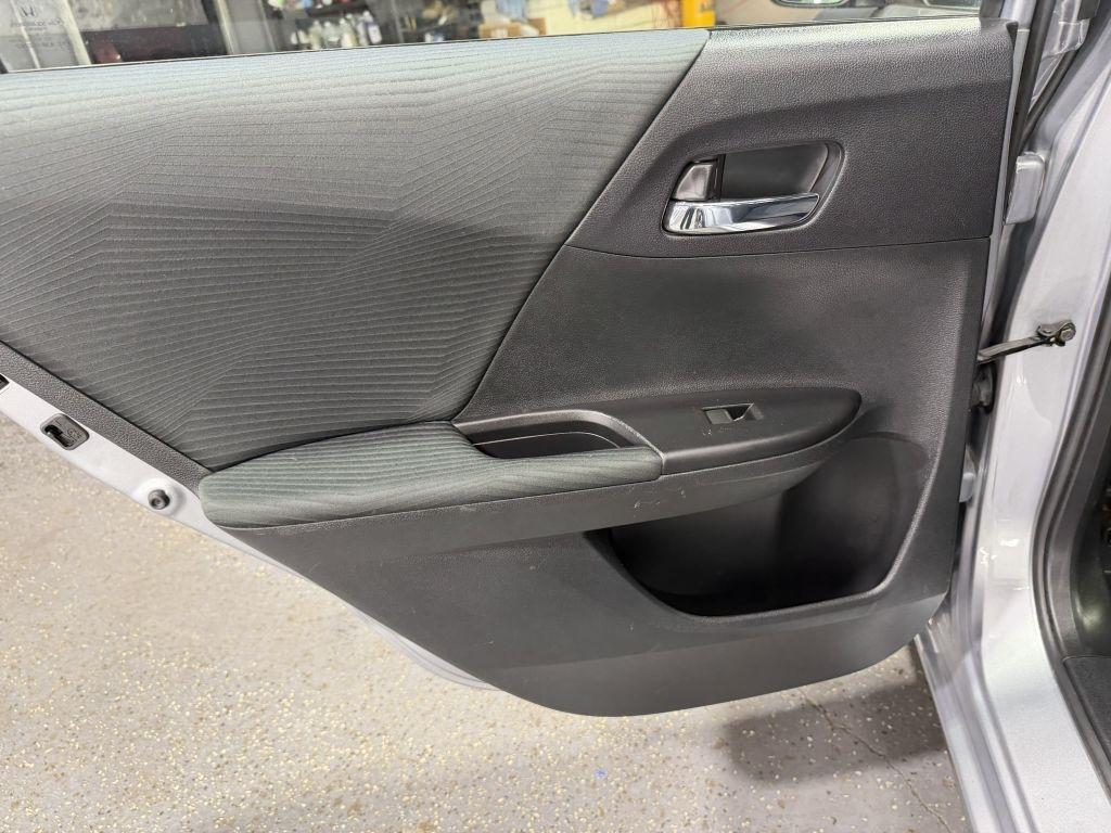 Honda Accord LX Sedan 6-Spd MT 2017
