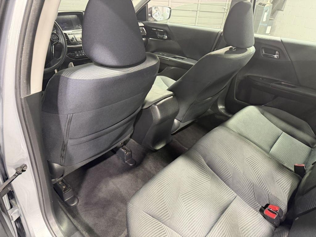 Honda Accord LX Sedan 6-Spd MT 2017